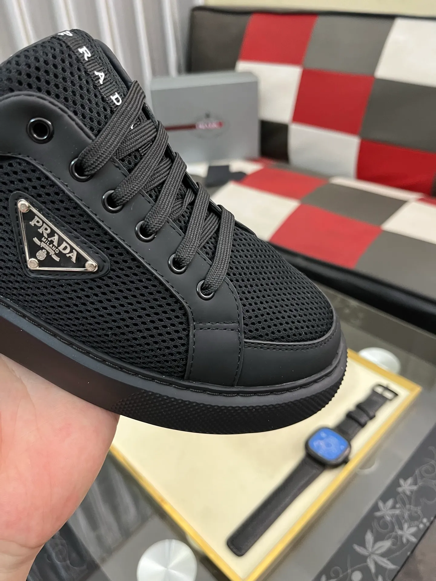 Men's men's shoes💰580⌚️⌚️Prada Prada early spring new model, top original quality, Prada casual sports shoes, made of imported solid color patent leather, spliced mesh cowhide upper, three-dimensional geometric segmentation, multi-color splicing, fashionable and generous, soft, comfortable and breathable. The tongue is decorated with classic letter logo, with fabric lining, cowhide foot pads, matched with P family's exclusive rubber outsole, upper material, breathable knitted fabric imported from Italy The delicate texture is super high-end! Fetal cowhide lining, super soft and comfortable, original molded outsole Size: 38-446️⃣ colors available